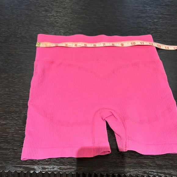 Pink ribbed Sports Bra and Shorts Set - Picture 4 of 8